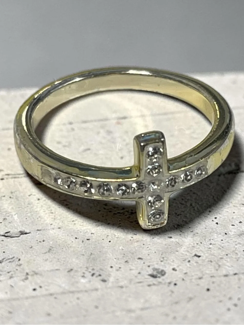 Delicate Sideways Pave Rhinestone Cross Gold Tone Band Ring Size 7.75